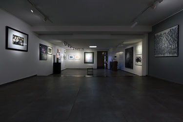 “Crowding” at Mojdeh Art Gallery featuring 15 artists 