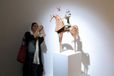 نمایشگاه آثار بهزاد اژدری در گالری اعتماد باغ نگارستان