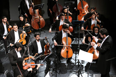 اجرای ارکستر سمفونیک ایران و اتریش (آیسو) به مناسبت بزرگداشت پرویز تناولی