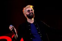 ببینید: اجرای آهنگ لری توسط "هوروش بند"