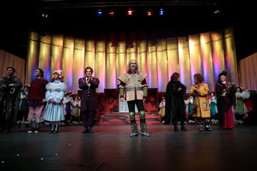 اجرای نمایش "هملت و دن کیشوت" در سالن اصلی تئاترشهر