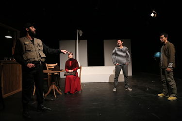 اجرای نمایش "آندورای تئاتر اشتباهات" در تئاتر باران