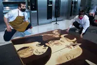 نقاشی ضد جنگ پیکاسو، مجسمه شکلاتی شد/ عکس