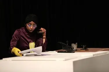 نمایش "اضافه حقوق" مجموعه تئاتر دیوار چهارم