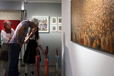 “Crowding” at Mojdeh Art Gallery featuring 15 artists 