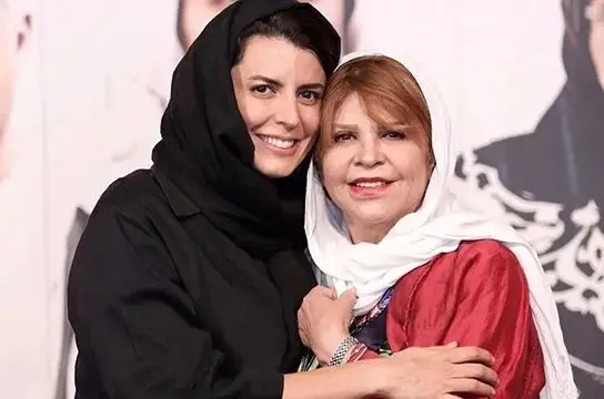 چهره بهت زده لیلا حاتمی در مراسم تشییع پیکر مادرش/ عکس