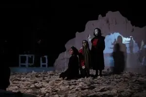 تئاتر گرفتار غده سرطانی/ همه می خواهند زود به سینما برسند/ حال تئاتر خوب نیست