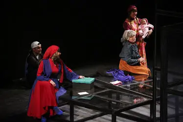 اهدای جایزه جشنواره سینمایی آسیاپاسیفیک در نمایش "شیروانی داغ"