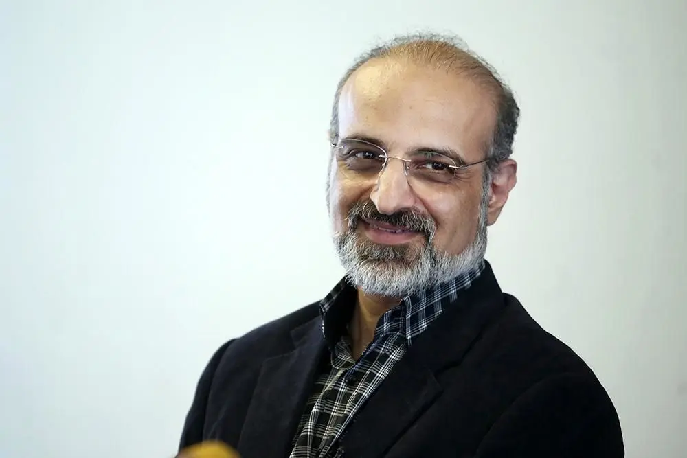 محمد اصفهانی در آب و آتش می‌خواند