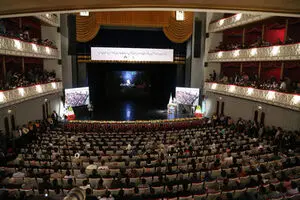 Vahdat Hall Sees Off Iran Football Team