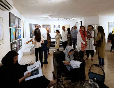  سه مجموعه‌دار آثار هنری که در اختیار دارند را به نمایش گذاشتند 