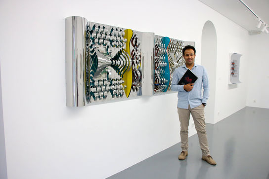 نمایشگاه نقش برجسته‌های هندسی محسن وزیری مقدم  در گالری اعتماد