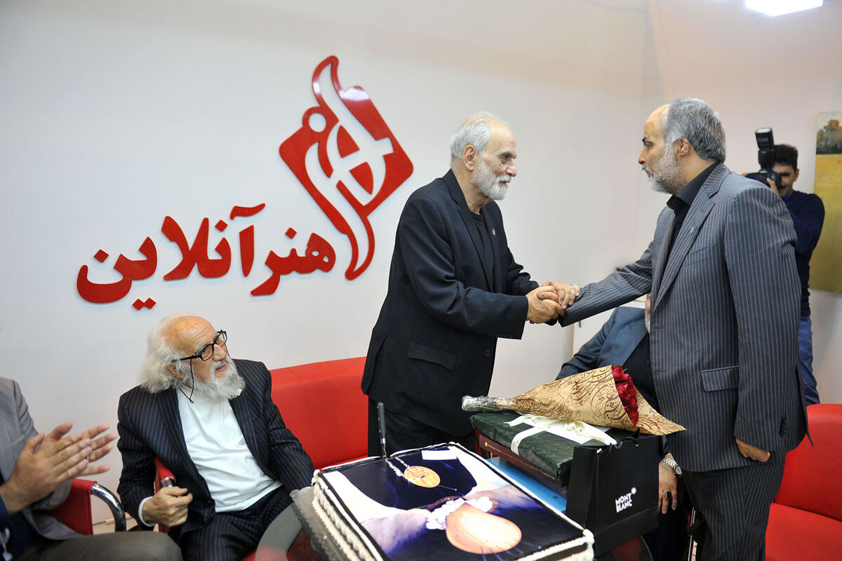 جشن تولد ۷۷ سالگی آیدین آغداشلو در نمایشگاه مطبوعات