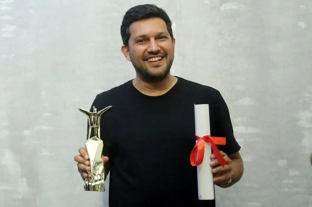 جایزه حامد بهداد از چین به دستش رسید/ عکس