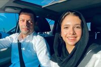 همخوانی جالب پژمان بازغی و دخترش نفس در ماشین/ فیلم