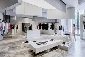 فروشگاه برند پوشاک تایوان را ببینید / مکانی رها شده با دیوارهای خراب