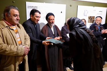 مراسم اهدای لوح به شرکت کنندگان نمایشگاه آینه دار دوران