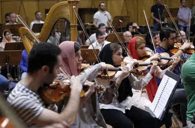 ریکاردو موتی در تهران/ عکس ها از تمرین اجرای مشترک ارکستر ایتالیا و ارکستر سمفونیک تهران با یک رهبر پرآوازه 