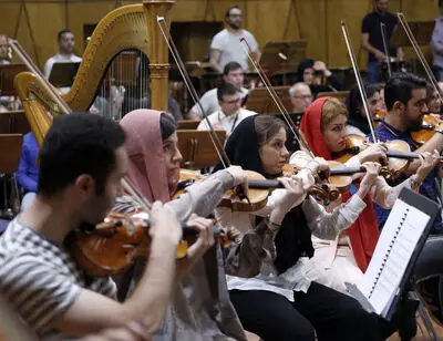 ریکاردو موتی در تهران/ عکس ها از تمرین اجرای مشترک ارکستر ایتالیا و ارکستر سمفونیک تهران با یک رهبر پرآوازه 