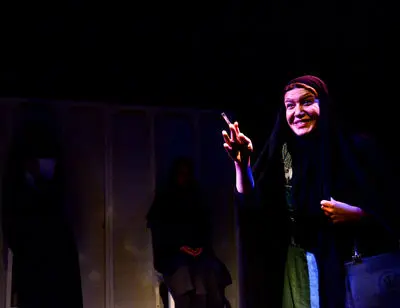 ببینید: روزمرگی زنان روی صحنه تئاتر