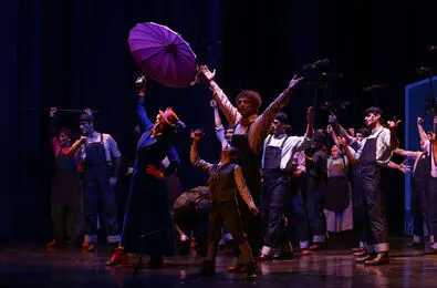 Mary Poppins Musical on Stage in Tehran’s Vahdat Hall