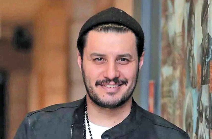 تصویر نیمه برهنه جواد عزتی بحث برانگیز شد/ عکس