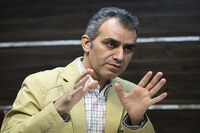من ترسو نشده ام/گفته های متفاوت مدیرکل هنرهای نمایشی/گلایه های شهرام کرمی از برخی هنرمندان