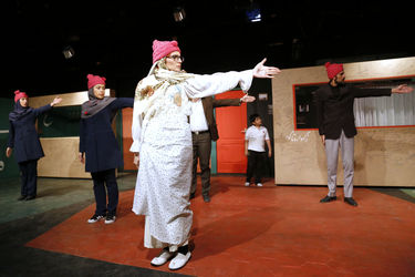 نمایش "عقل صورتی یا مدادی که فقط مشق نمی‌نوشت"