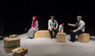 نمایش "مثل خاراندن یک زخم پس از خوب شدن" در عمارت نوفل‌لوشاتو