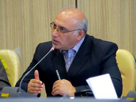 شب گردی در موزه های تهران/توضیحات دلاور بزرگ نیا