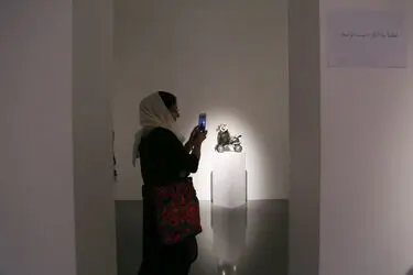 نمایشگاه آثار بهزاد اژدری در گالری اعتماد باغ نگارستان