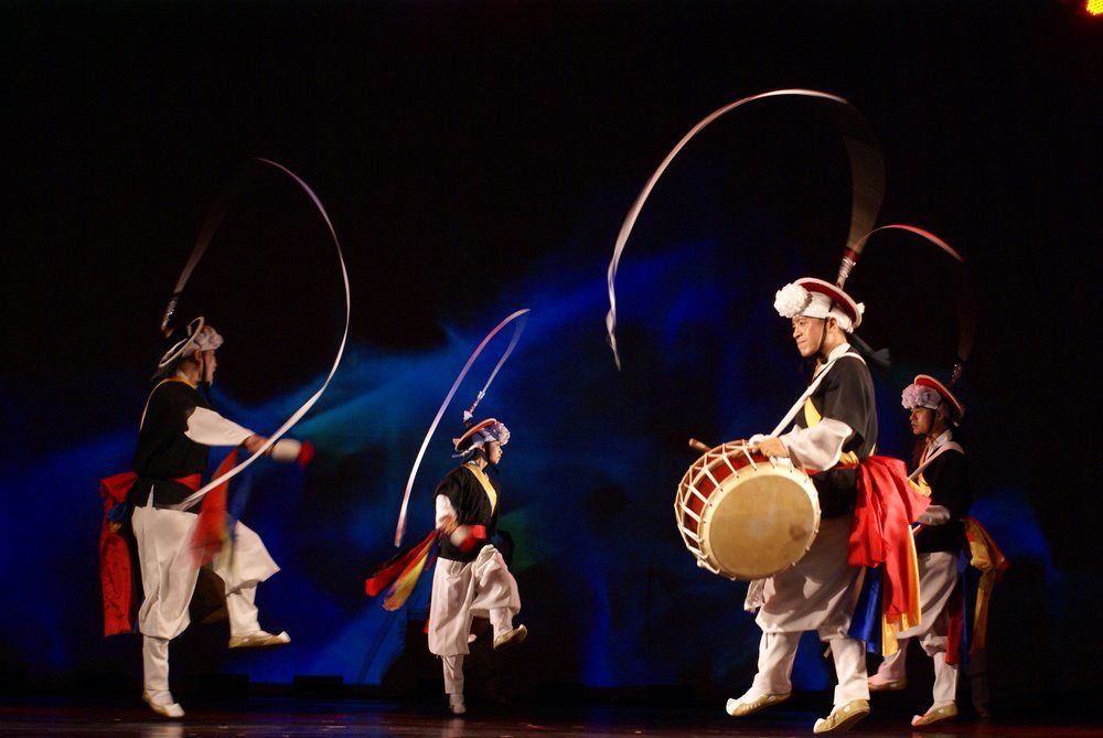 South Korean acrobats, musicians perform in Tehran