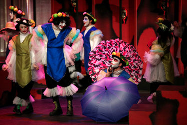 اجرای نمایش "هملت و دن کیشوت" در سالن اصلی تئاترشهر