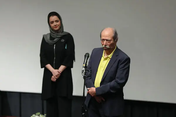 ببینید: عکس یادگاری ترانه علیدوستی و علی نصیریان تا سه هنرمندی که نشان داوود رشیدی را دریافت کردند