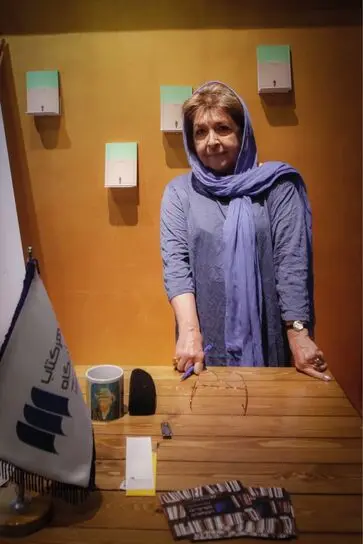 رونمایی از کتاب لیلی گلستان در شهر کتاب دانشگاه