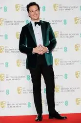 baftas-2020-red-carpet-looks-ss07