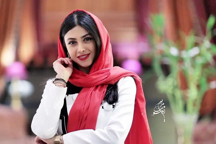 چهره مغموم آزاده صمدی در یک مراسم/ عکس