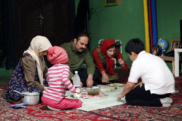 نمایش "عقل صورتی یا مدادی که فقط مشق نمی‌نوشت"