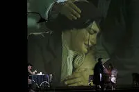 بازگشت به گذشته‌ها با بهنوش طباطبایی/ عکس‌های ایران‌آرت از فیلم‌تئاتر «آینه‌های روبه‌رو» در تالار وحدت