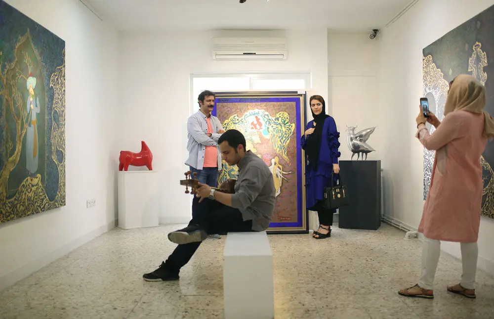 نمایشگاه نقاشی آرش لاهیجی در گالری نگاه