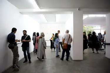 نمایشگاه چیدمان مونا آقابابایی با عنوان «مطالعه در سطح» در گالری اُ