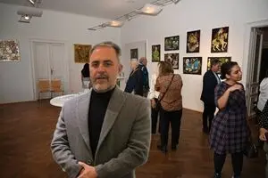 عکس ها/ مهرداد فلاح با نقاشی های نوستالژی در وین