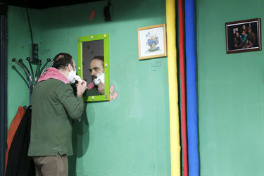 نمایش "عقل صورتی یا مدادی که فقط مشق نمی‌نوشت"