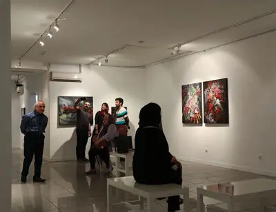 ببینید: شهر گناه در گالری ویستا/ آدم‌هایی که شبیه دلقک‌های سیرک هستند