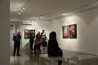 ببینید: شهر گناه در گالری ویستا/ آدم‌هایی که شبیه دلقک‌های سیرک هستند