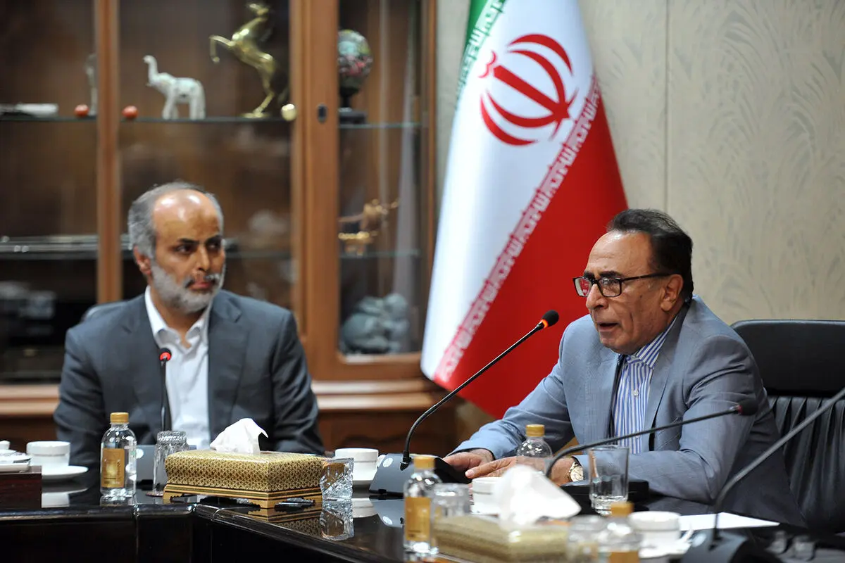 دیدار جمعی از هنرمندان با رضا رحمانی  وزیر صنعت، معدن و تجارت 
