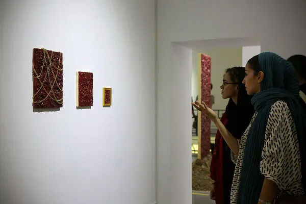 ببینید: "ریاکارانه" حامد دندی در گالری اعتماد نگارستان