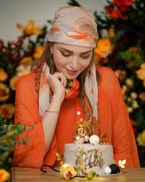 استایل نارنجی بهنوش طباطبایی در تولد