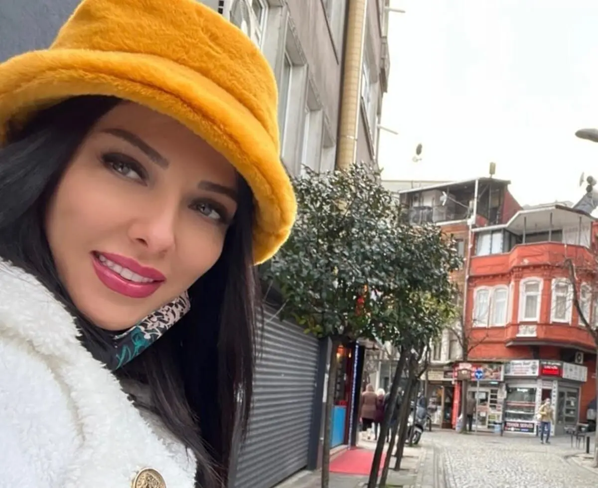 لیلا اوتادی مو چتری با استایل خاص در کنسرت‌ها/ عکس