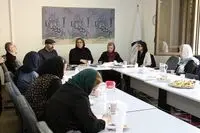 عکس ها از انجمن نقاشان در "دورنما از نمای نزدیک"